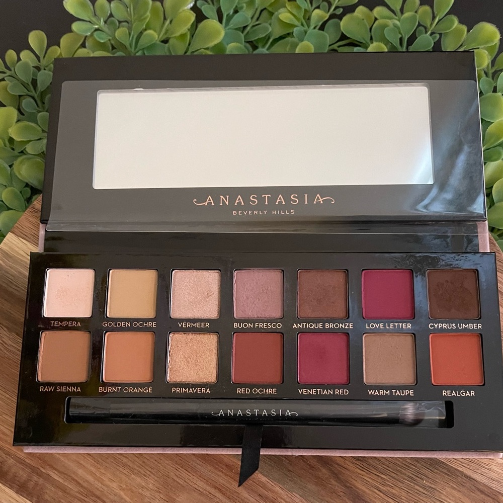 Anastasia Beverly Hills 14 pan shadow pallet
